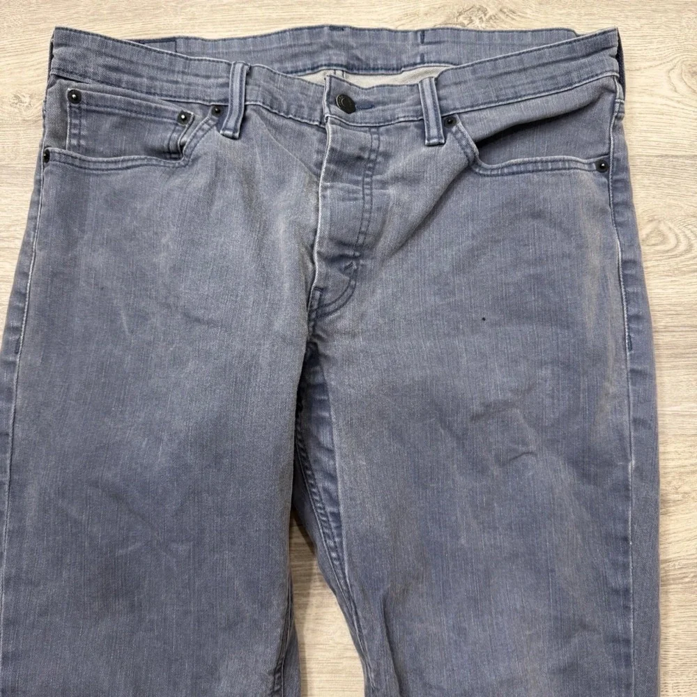Levis feature button